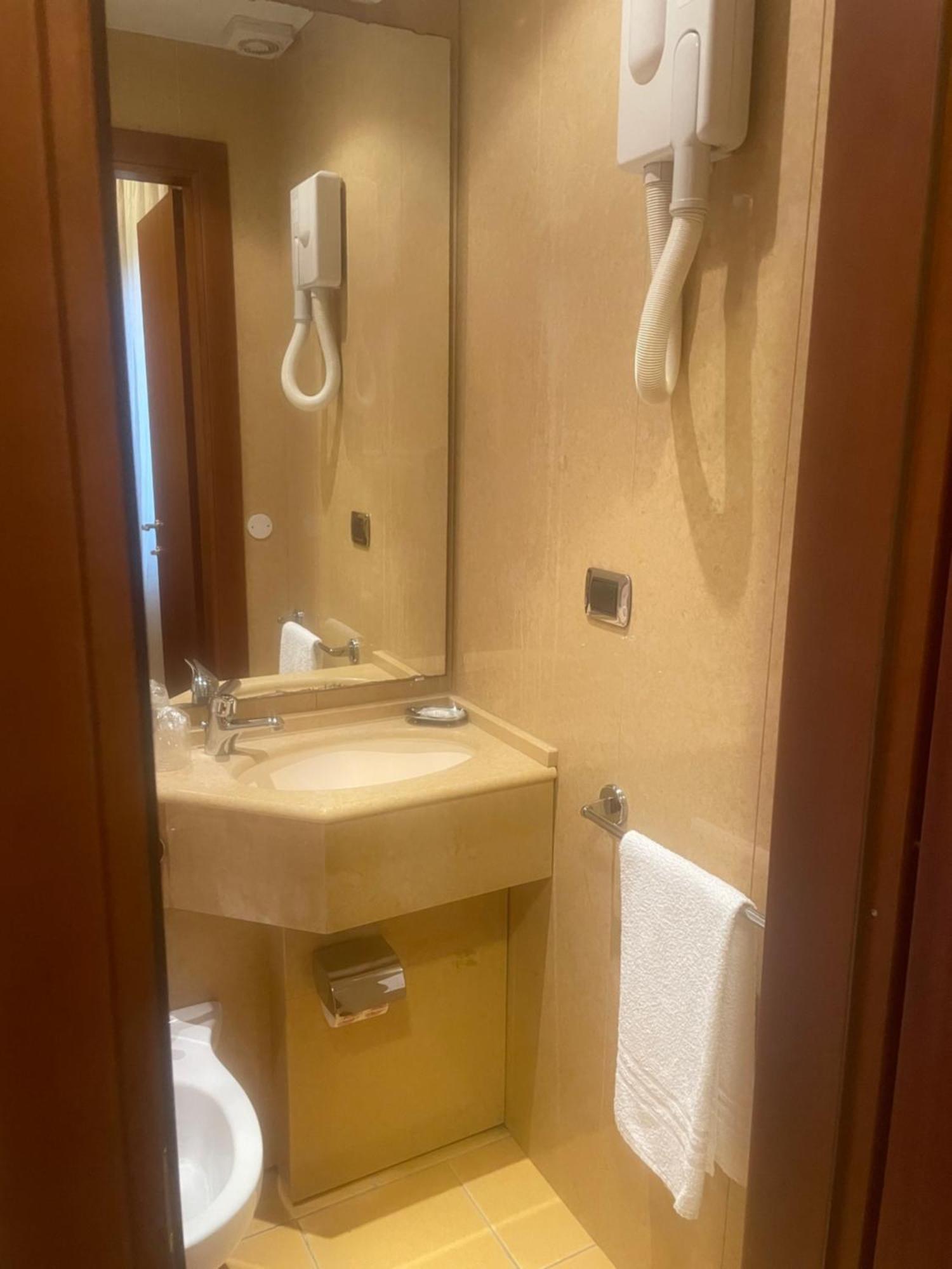 Hotel Mondial Rapallo Habitación foto