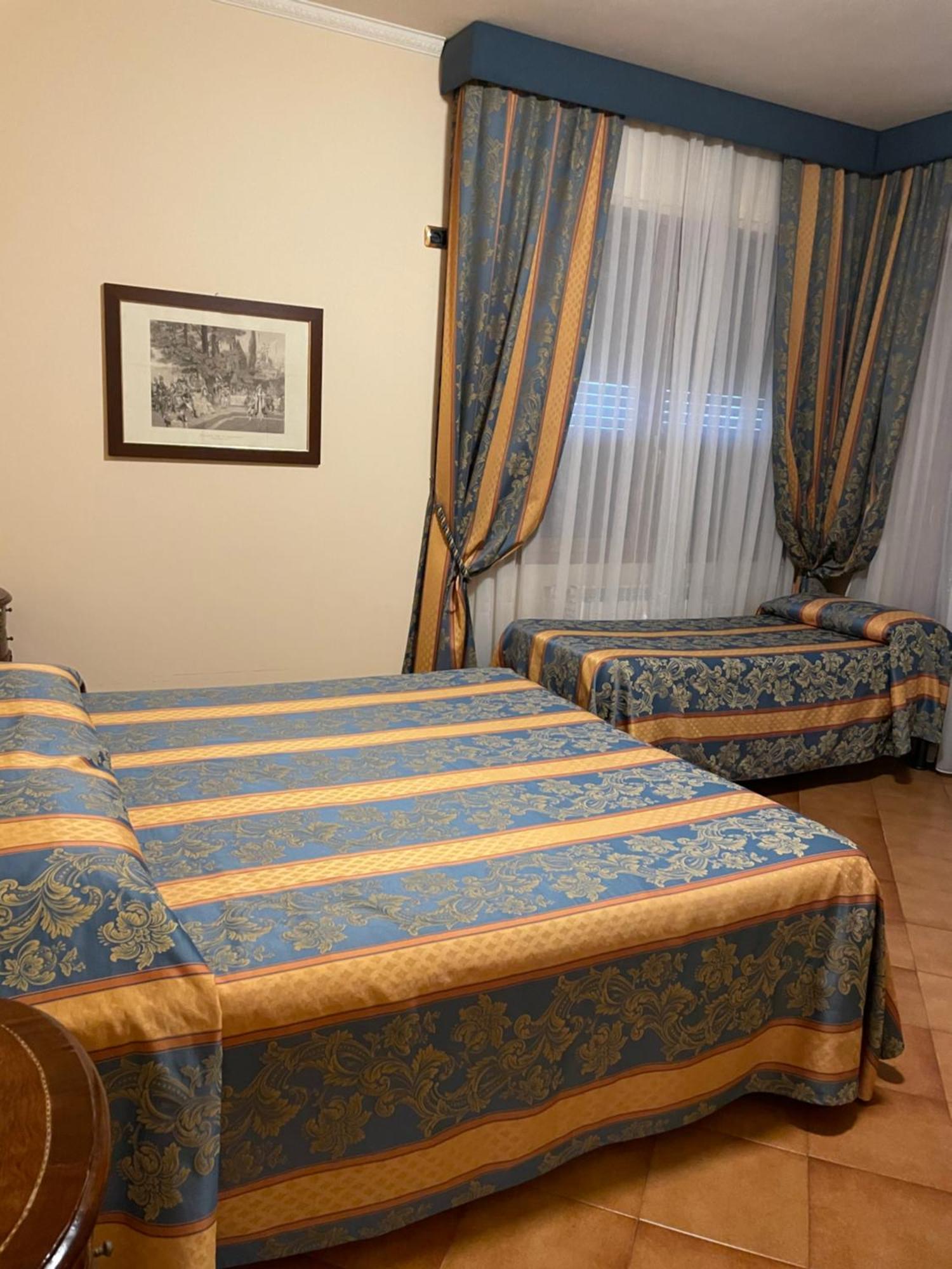 Hotel Mondial Rapallo Habitación foto