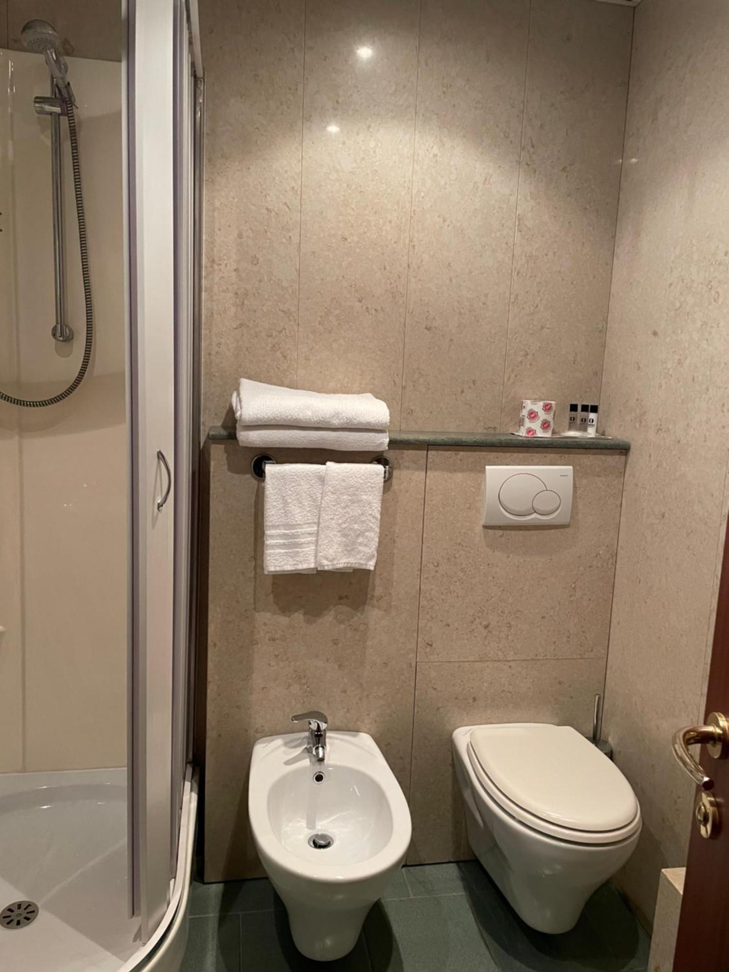 Hotel Mondial Rapallo Habitación foto