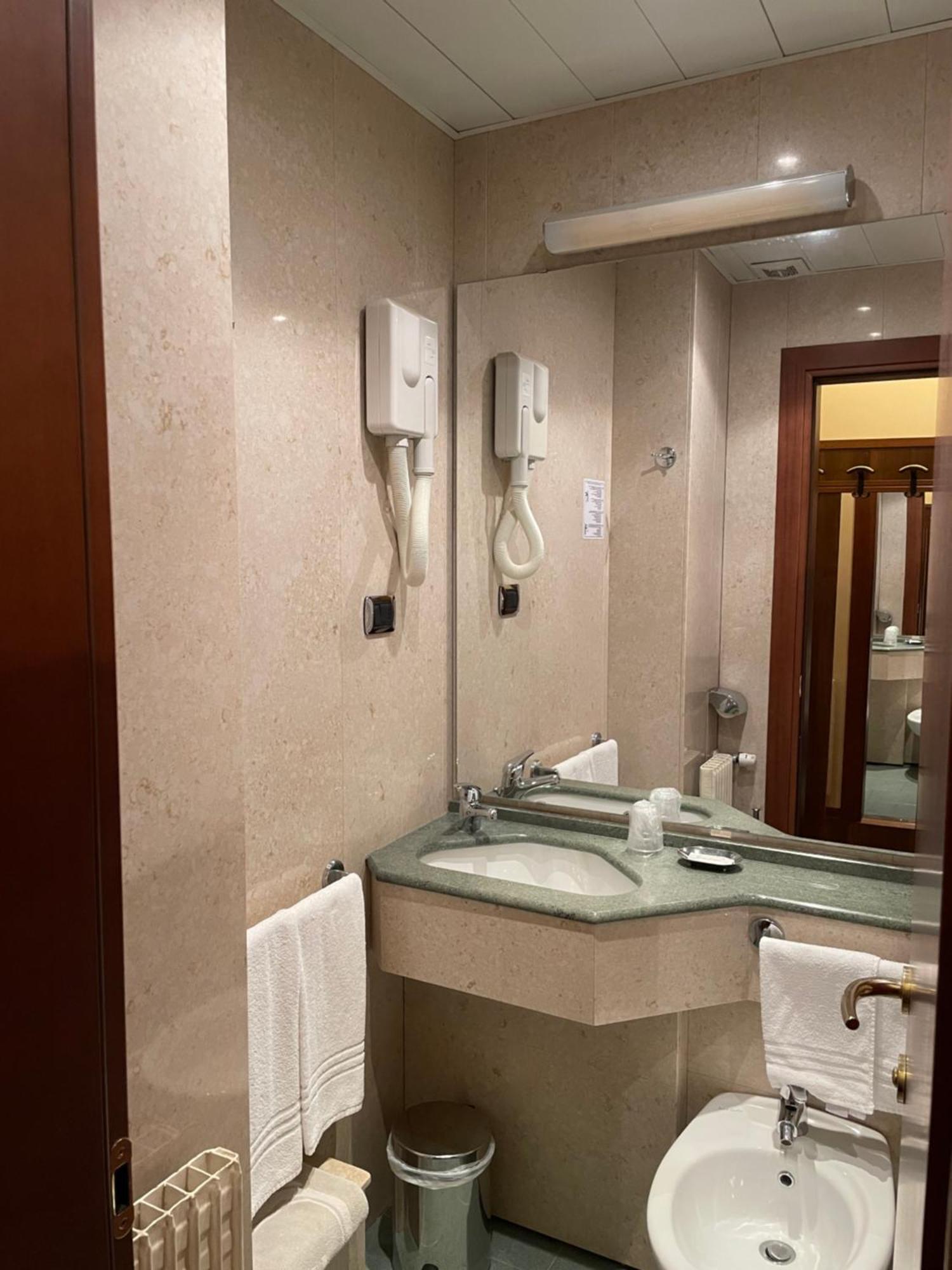 Hotel Mondial Rapallo Habitación foto
